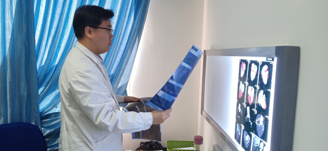 70岁老人心口疼能保守治疗吗,60岁老人心口疼是怎么回事