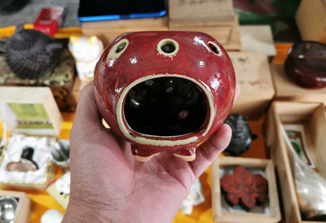 沈阳古玩地摊买日瓷杂货：东西好多，价格好诱人，这是怎么弄来的