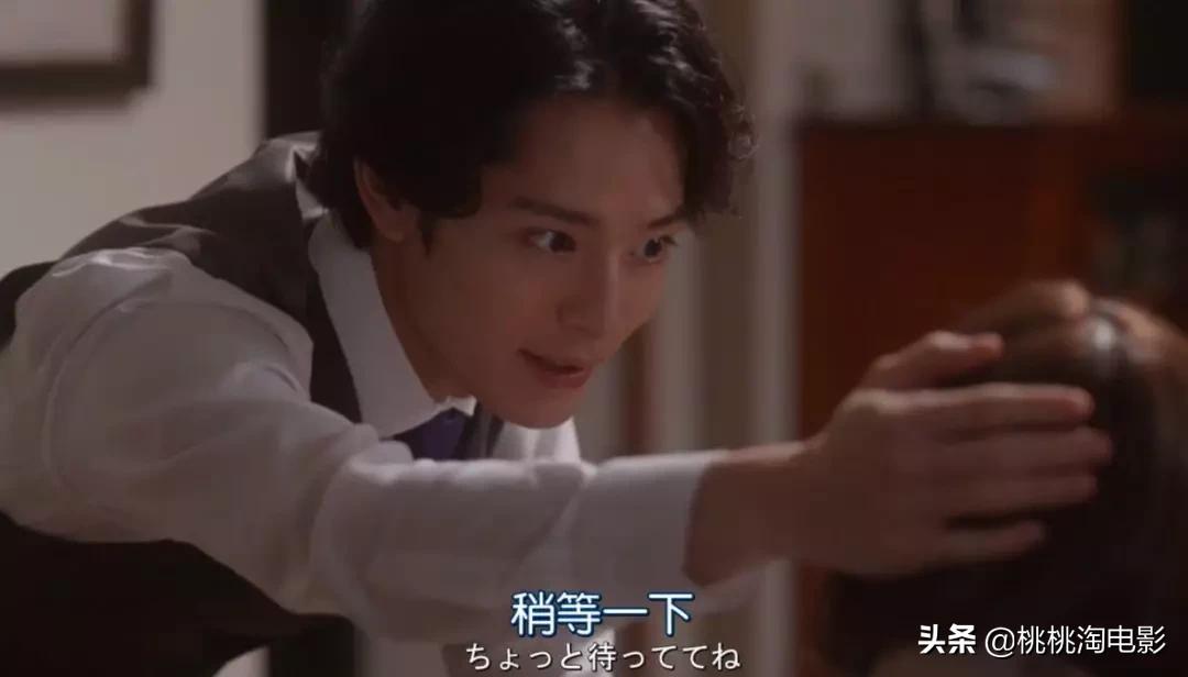 这部剧表面有多不正经，内在就有多扎心与痛