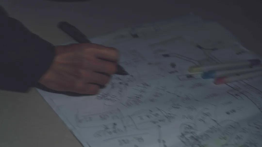 聚是一团火散是满天星完整的,聚是一团火散是满天星