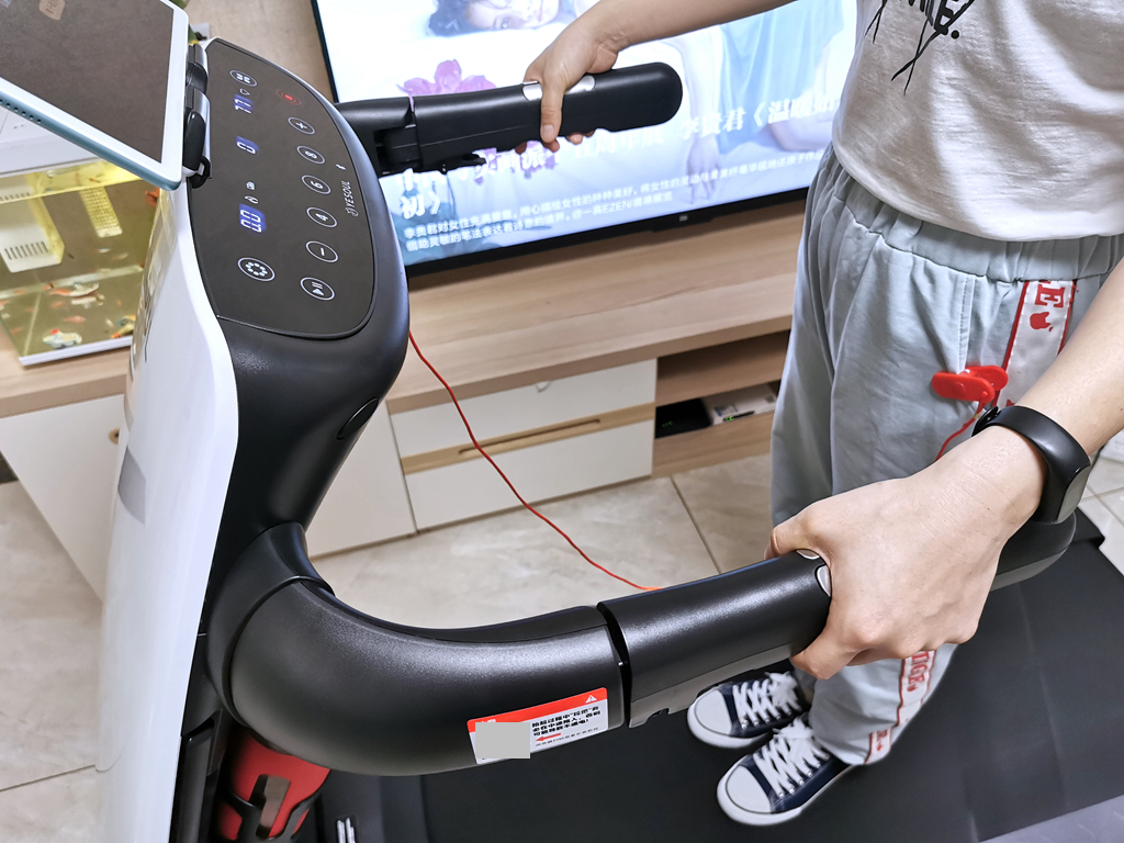 野小兽p30跑步机稳定性怎么样,野小兽折叠跑步机细节展示