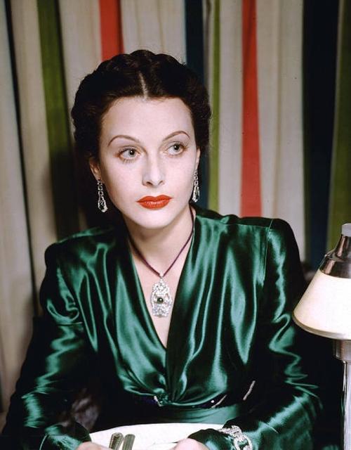 你知道WiFi发明者是谁吗？全球第一位全裸出镜的好莱坞明星~海蒂