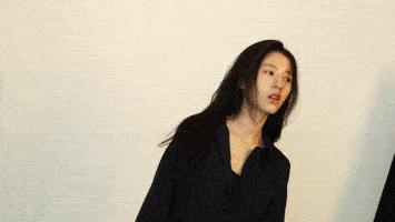 冬季穿一身白超时髦，和周雨彤学习白色服饰搭配，清纯又显白