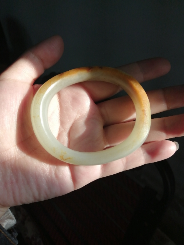 籽料青花手镯有裂,籽料碧玉手镯发干