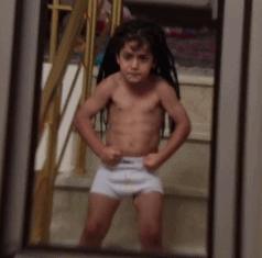 拥有6块腹肌的5岁孩子，人送外号“小泰山”！成年人都要跪了……