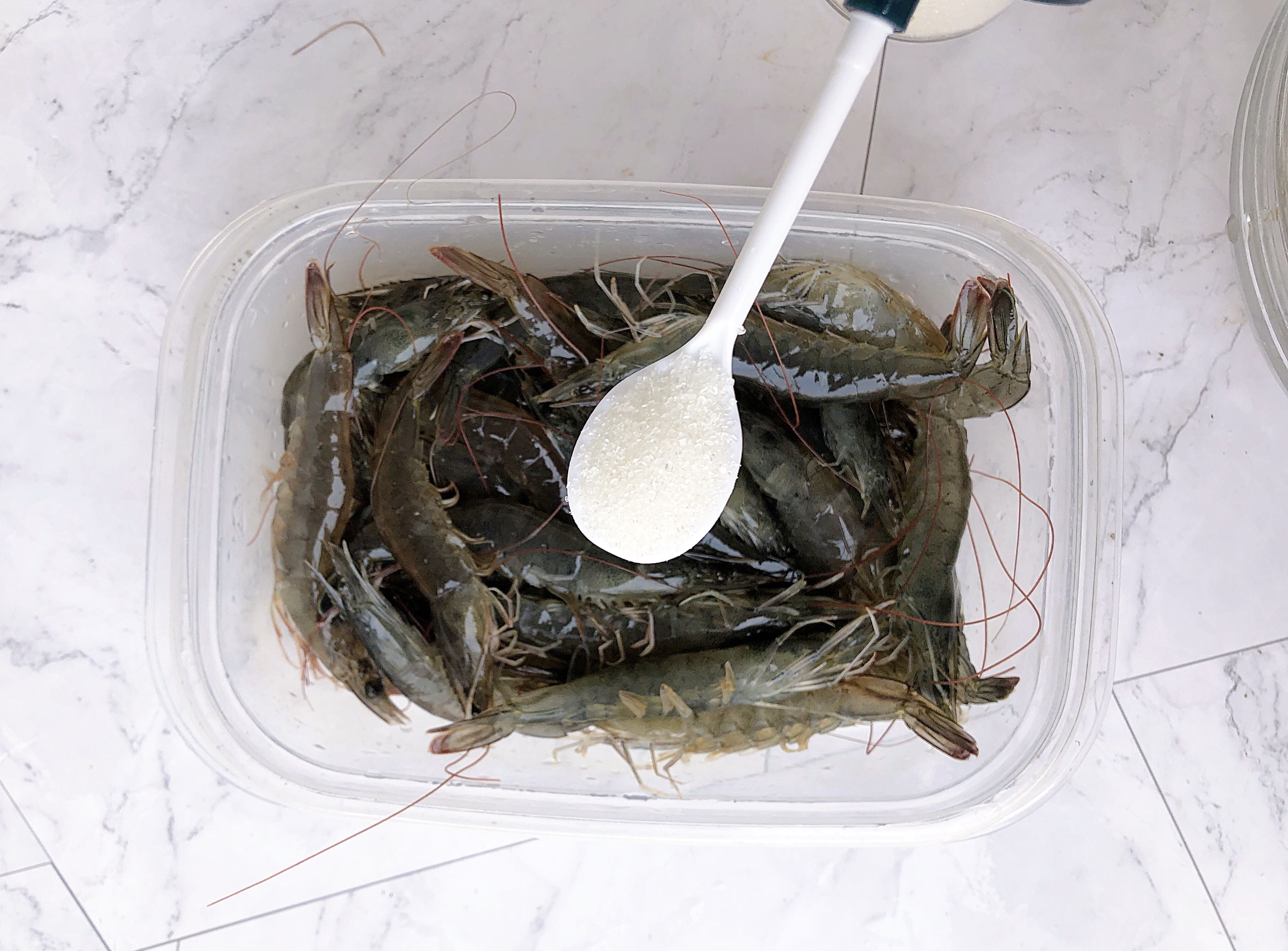 大虾放冰箱冷冻保存方法,大虾怎么保存放在冷藏还是冷冻