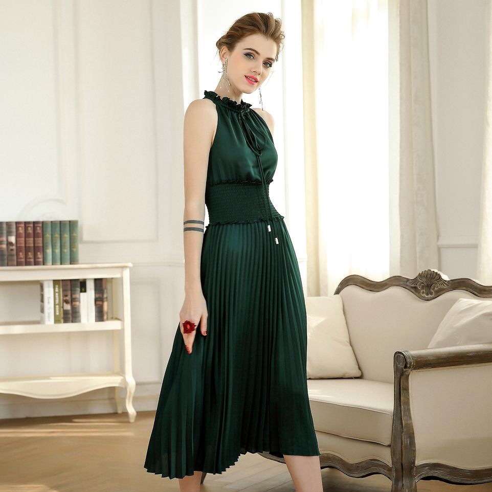 2022新款连衣裙洋气网红爆款绿色,绿色碎花连衣裙搭小白鞋还是高跟