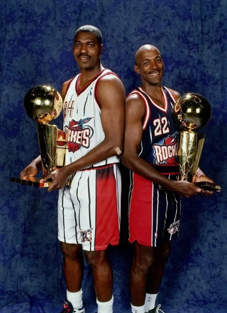 奥拉朱旺4大中锋,四大中锋之首奥拉朱旺到底有多强