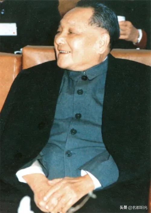 *小平邓**的历史贡献和最可贵的精神财富