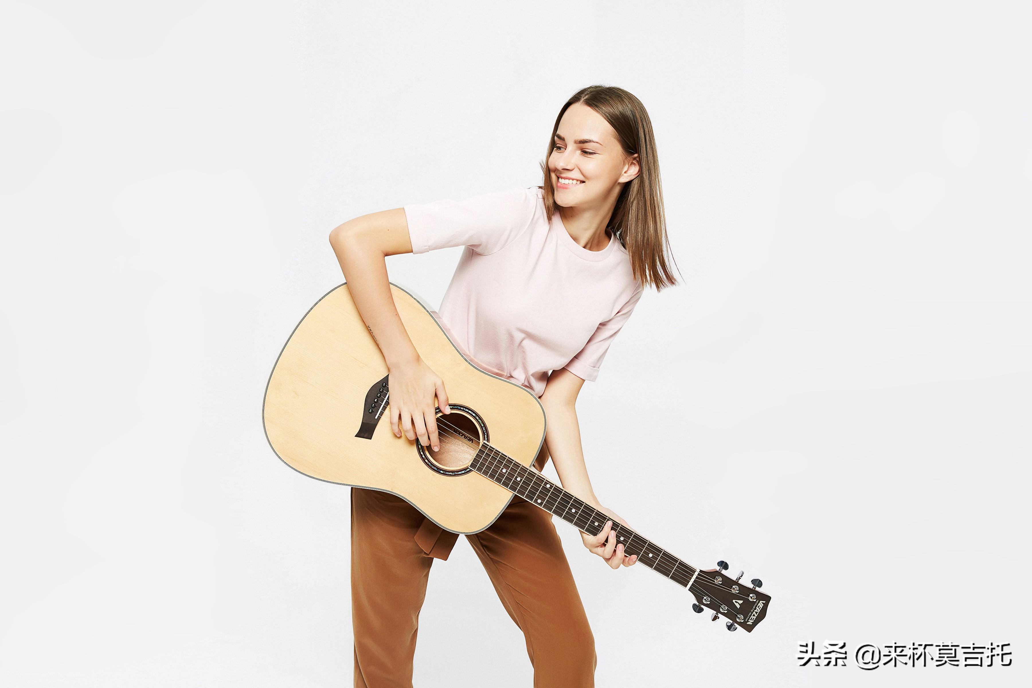 初学者吉他推荐静音,初学者吉他推荐音色特别好