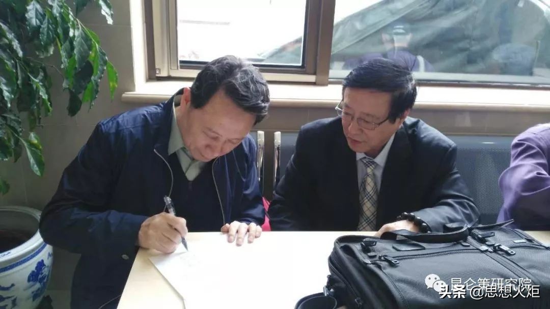 赵小鲁：为什么要用法律利剑保护英雄烈士