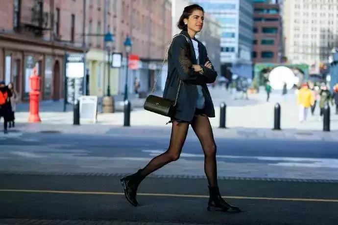 女人爱穿丝袜是什么心理,女人爱穿袜子的好处