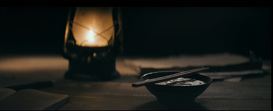 全程高能，开播17分钟不敢走神1秒，这部B级片把他拍活了