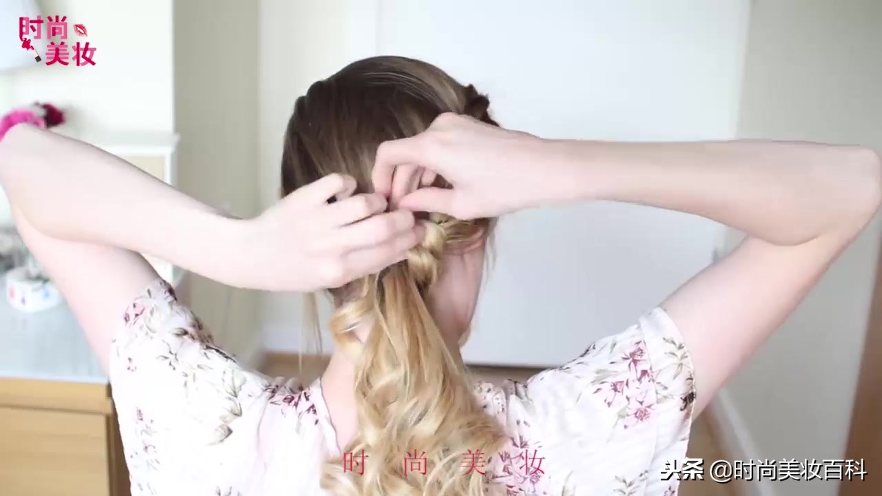 好看的马尾辫发型教程,不一样的简单马尾辫发型
