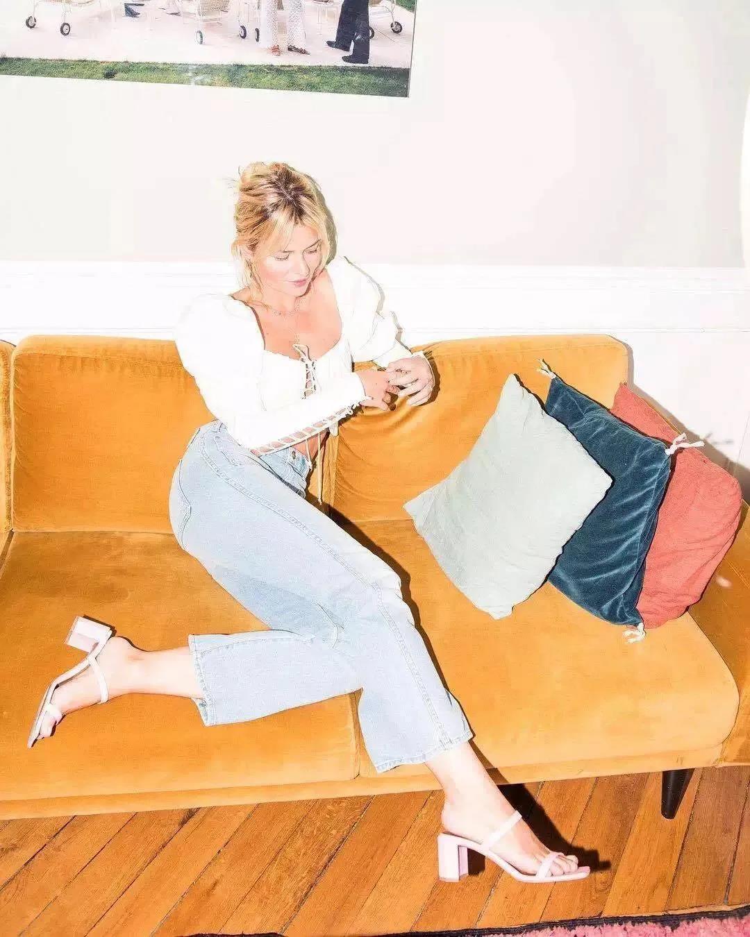 穿牛仔裤时腿太肥了怎么减,牛仔裤如何穿显腿细小女