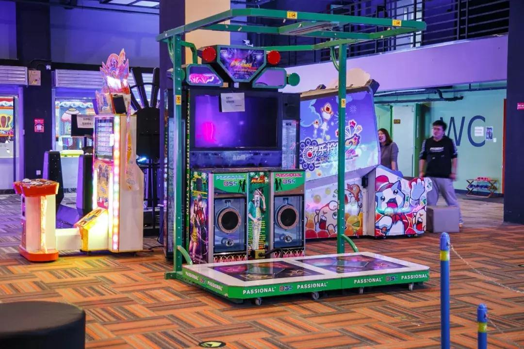 蹦床乐园闯关攀岩,蹦床馆嗨玩