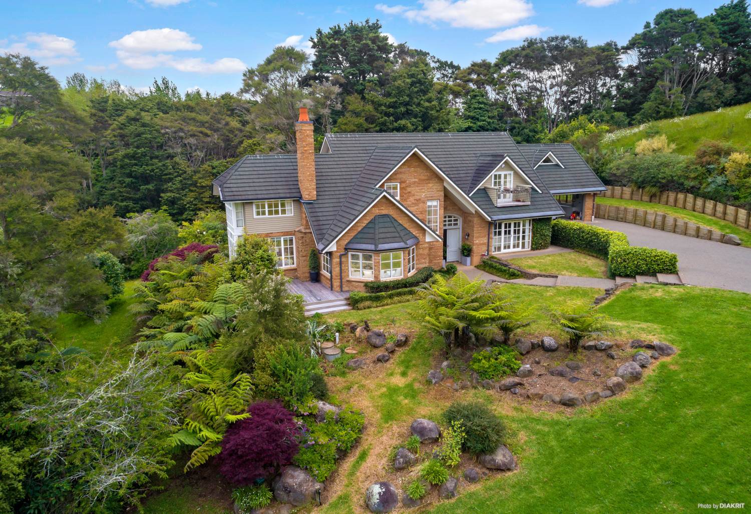 买房送劳斯莱斯,十亿豪宅送劳斯莱斯