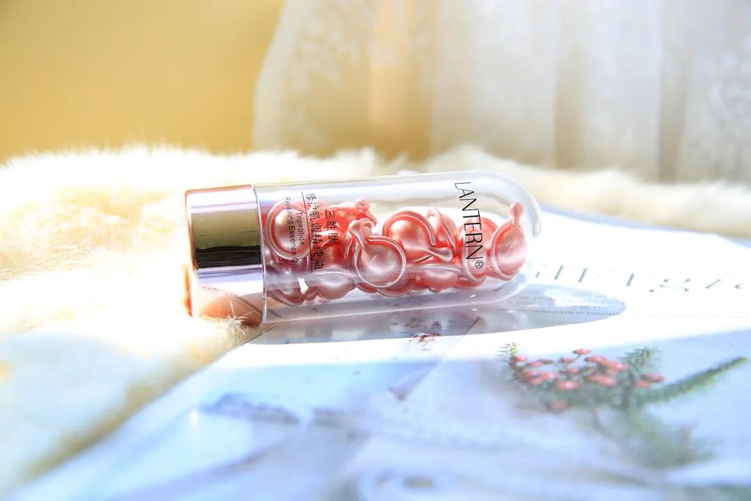 敏感肌怎么护肤才能不长痘,脸上抹护肤品容易长痘