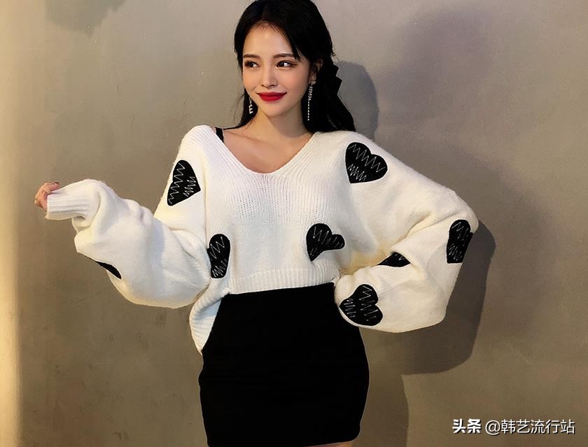 今年流行设计感毛衣,韩国设计款宽松毛衣