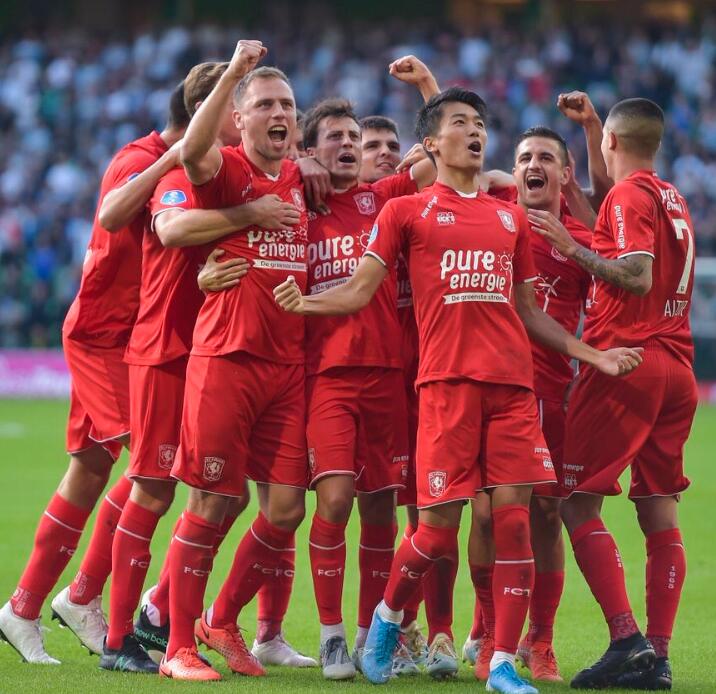 神仙打架的足球比赛,日本vs韩国足球打架