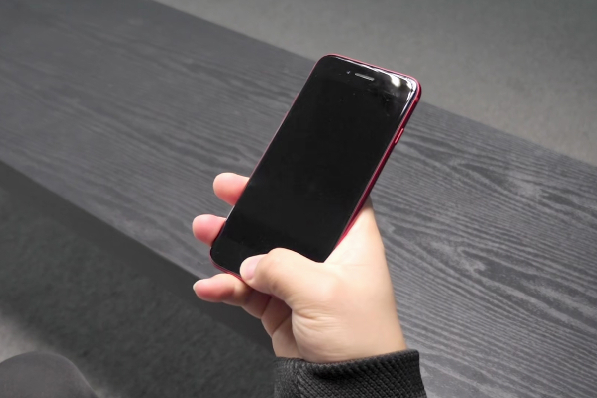 iphonese2现在使用体验,iphonese2虽好但这三类人建议别碰