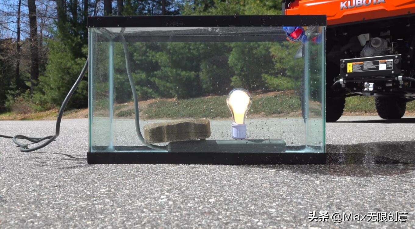 中国小伙造防水插座，实现水中绝缘通电，它是什么原理