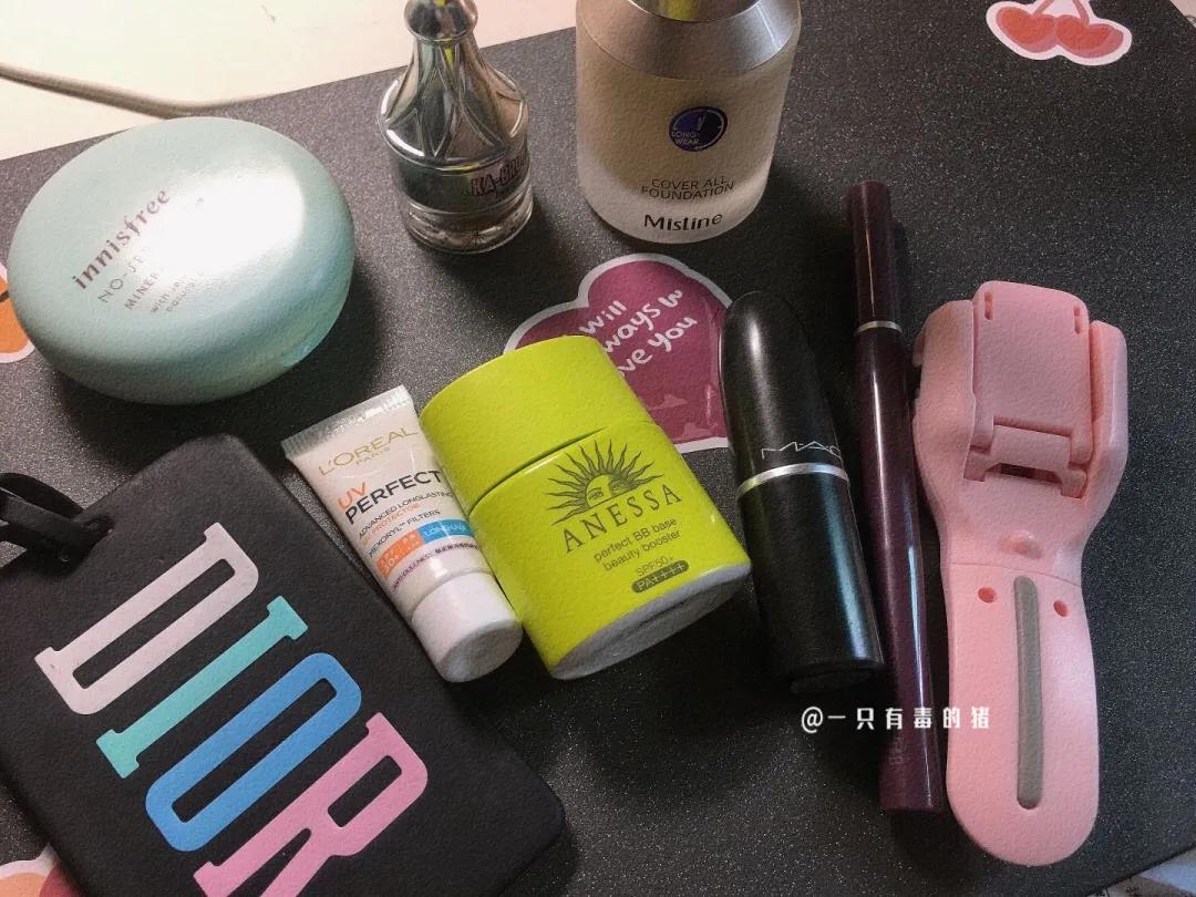 超大瓶粉底500ml,翻包视频里的化妆包里有什么
