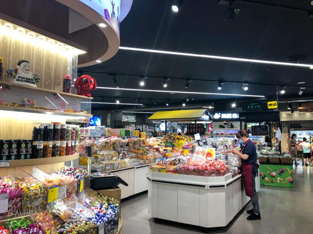 化妆品8折、拆盲盒送iphone、服饰5折，商场年中庆我选这家