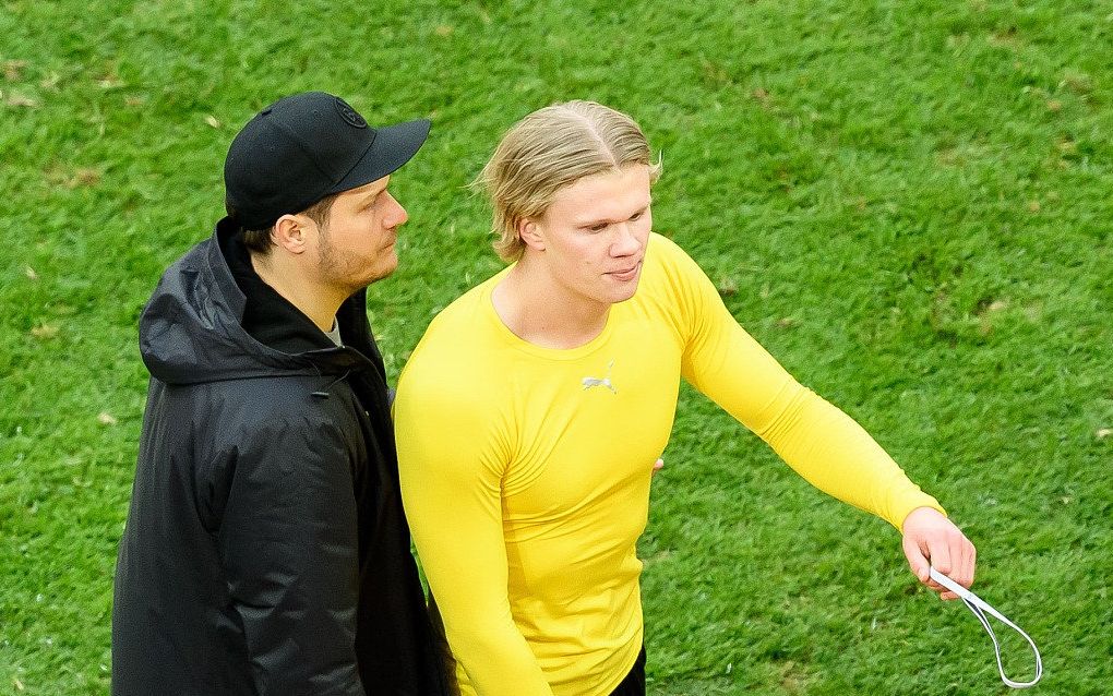 哈兰德第二次面对曼联,哈兰德在球场上嘲讽对手