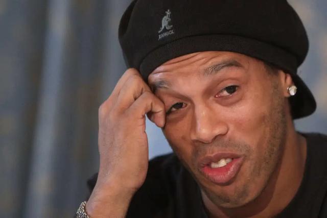 足球人生如戏,足球精灵传奇一生