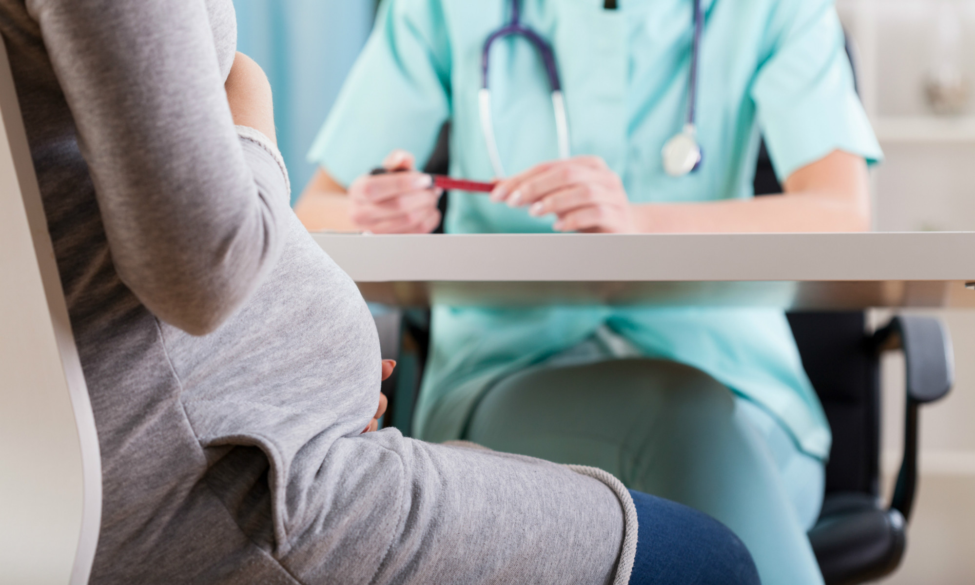 羊水过多过少的原因和危害,羊水过少是什么原因引起的