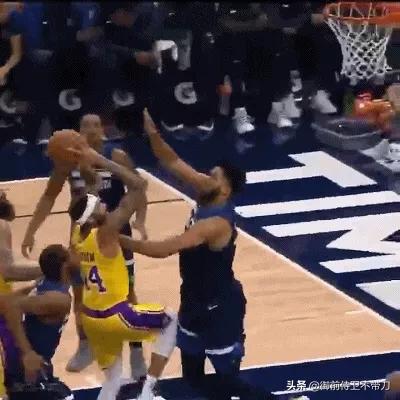 年纪轻轻看什么湖人,年纪轻轻看什么湖人表情包