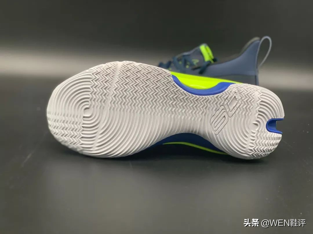 UA签约库里真用心，极为豪华的中底科技，致敬球迷的第七代战靴