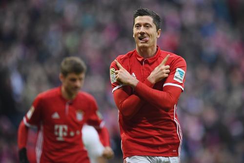 莱万多夫斯基绝对巨星,莱万多夫斯基两球难救主