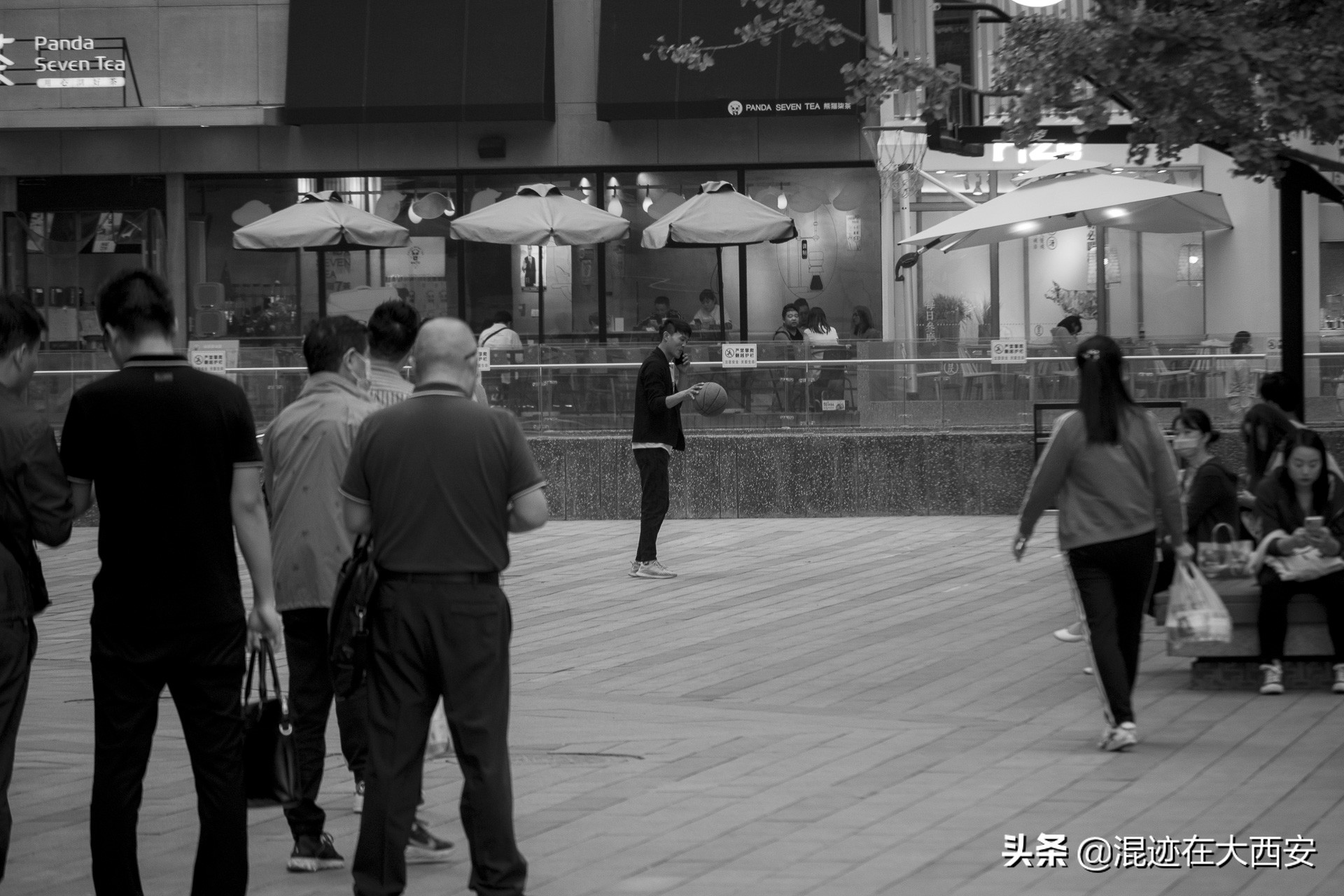 西安中贸广场夜景图,西安中贸广场攻略