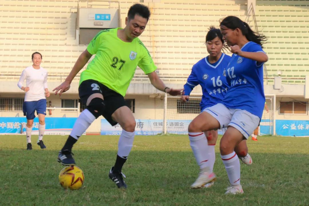 以小打大中国足球,以小打大足球荣获亚军