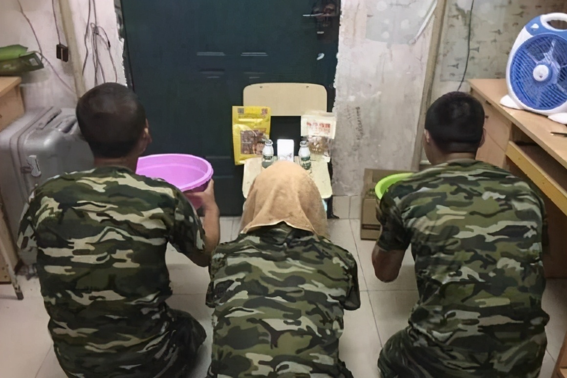 大学寝室的沙雕日常，小太阳上烤大虾，导员闻着味就来没收了