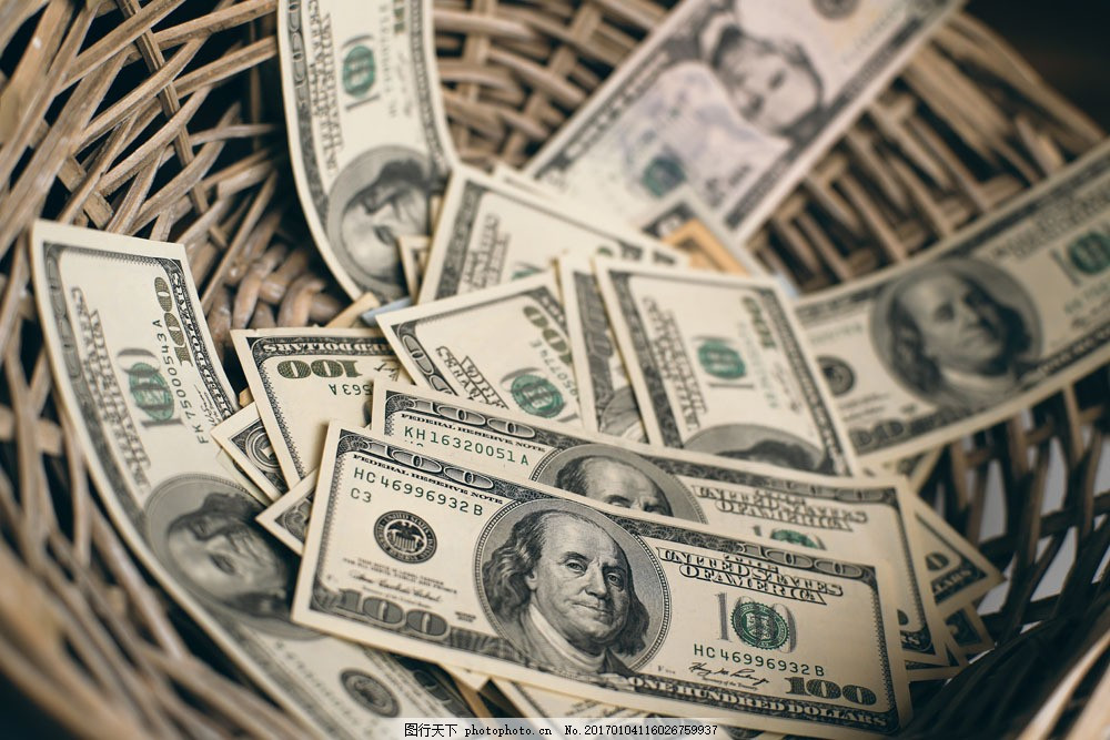 这家公司年终奖发10辆宝马,这家公司年终奖发40倍月薪上万