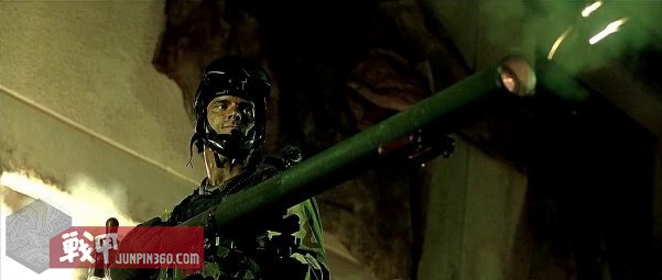 美国黑鹰战机坠落视频,黑鹰坠落最震撼视频