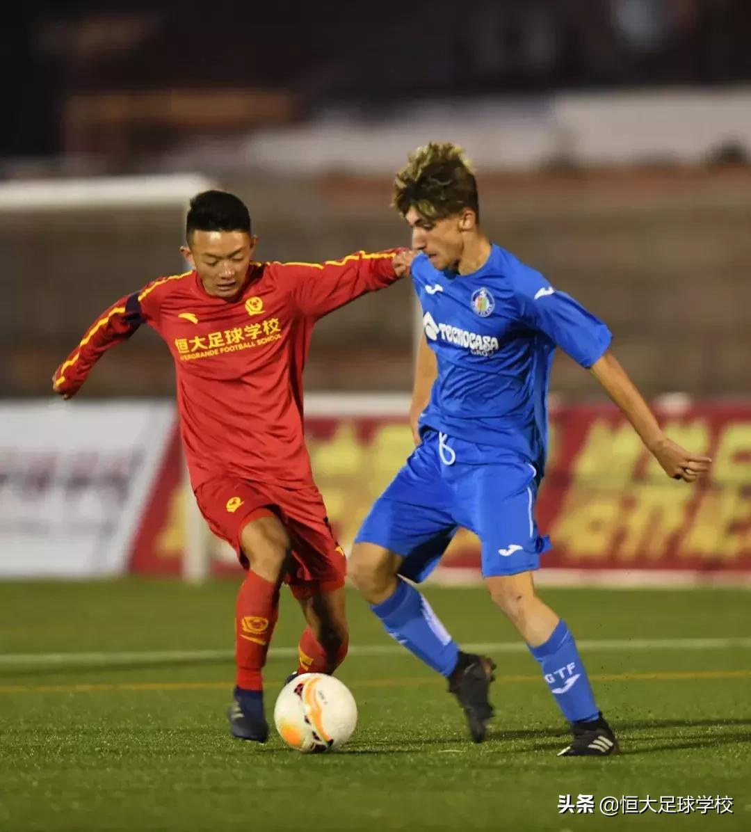 马德里足球冠军赛开门红，恒大学子世界波惊艳全场