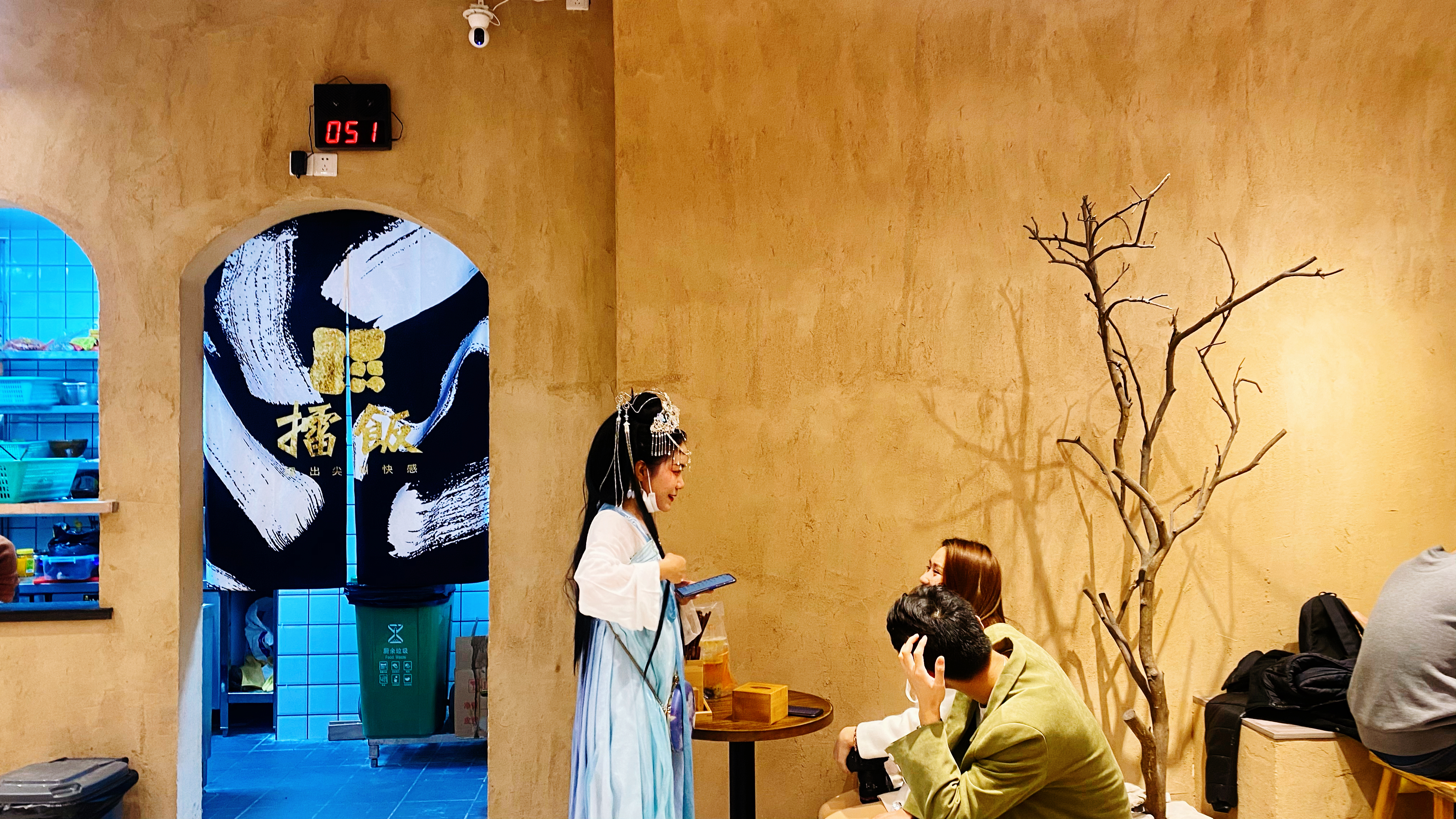 擂饭餐饮店加盟挣钱吗,速食餐饮创业前景分析