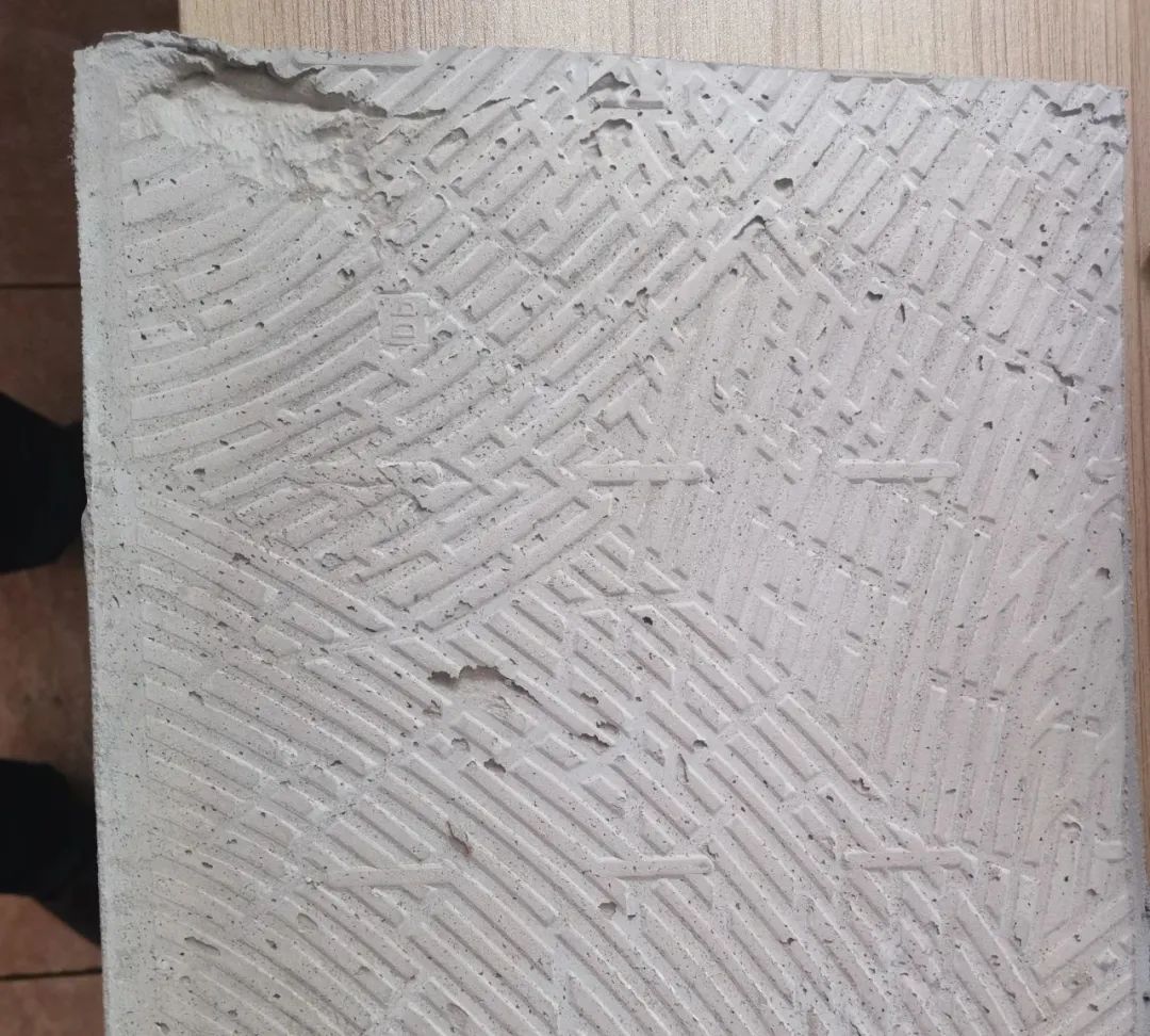 用瓷砖胶贴瓷砖要不要刷背胶,使用瓷砖胶的正确方法