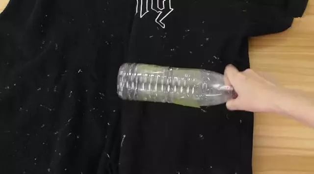 新买的衣服掉毛小妙招,衣服上很多白色的粘毛怎么办