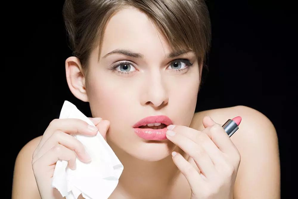 口红叠涂水润嘟嘟唇,拒绝口红买家秀get水润嘟嘟唇