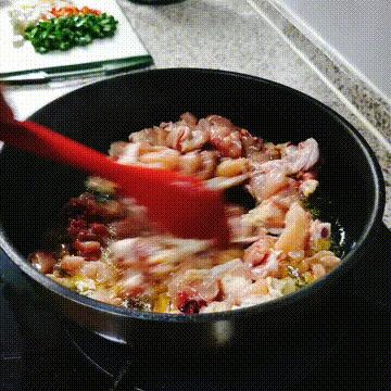 冷冻鸡腿怎么做好吃又好看视频,腌制冷冻的鸡腿怎么做好吃