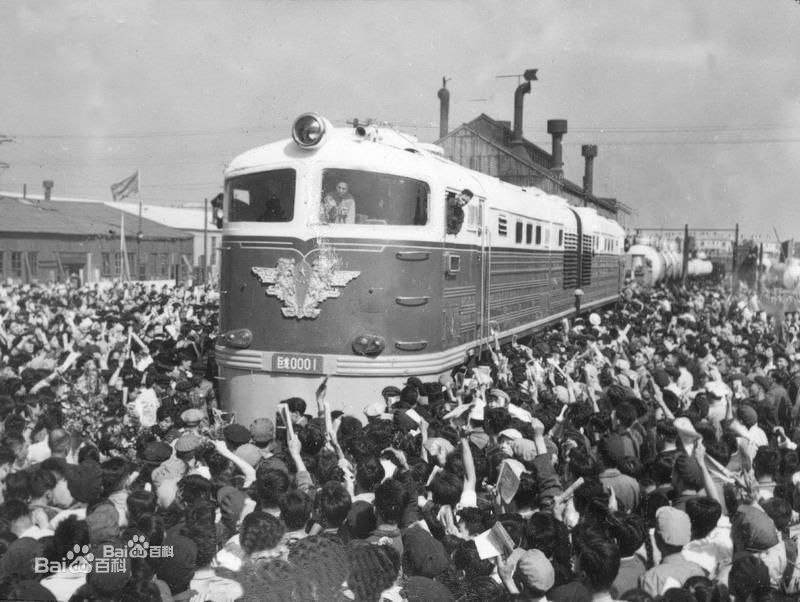 巨龙号内燃机车视频,中国第一台机车龙号诞生