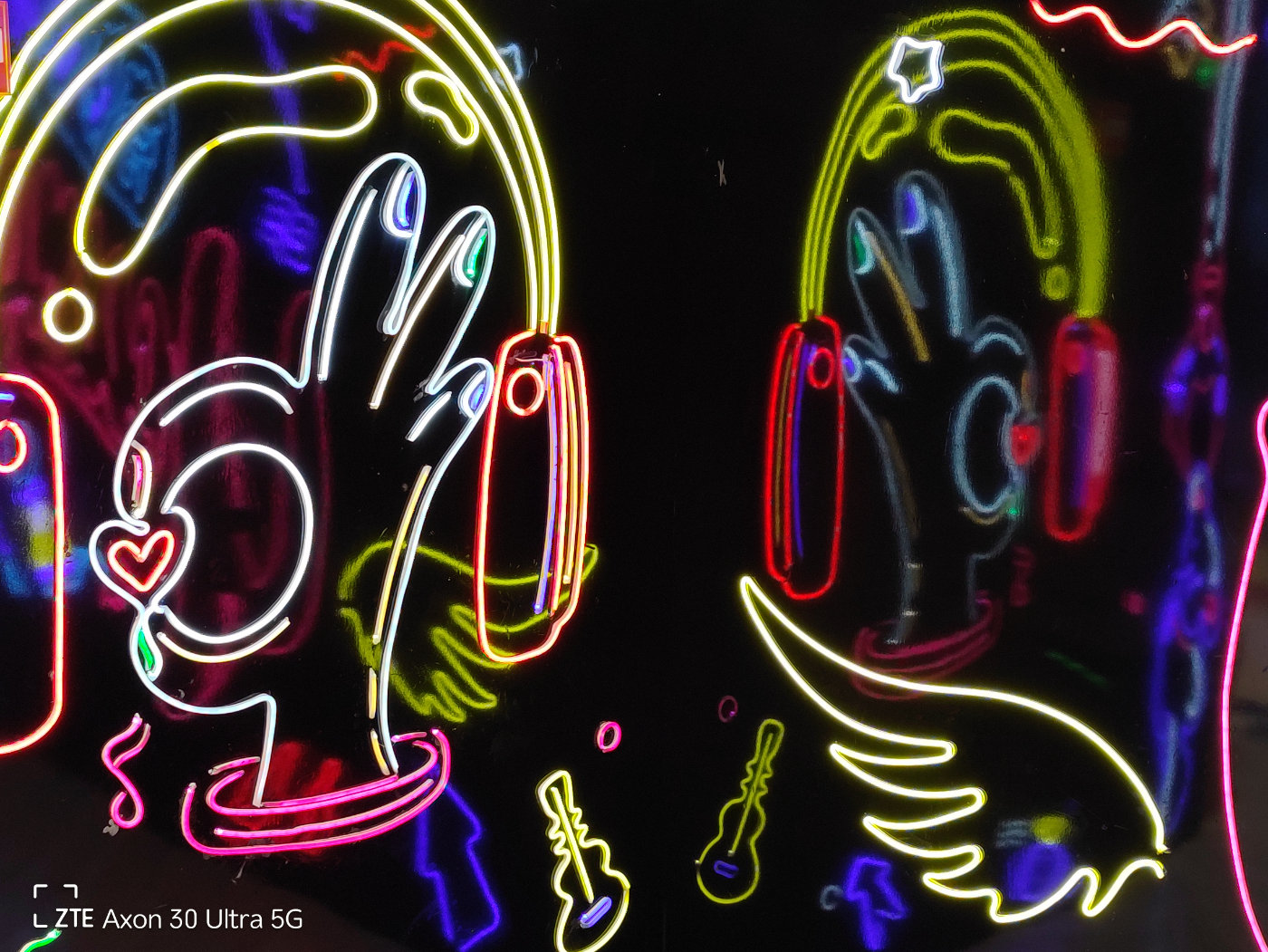 中兴axon30ultra和vivox70pro,中兴axon30ultra航天版发布会