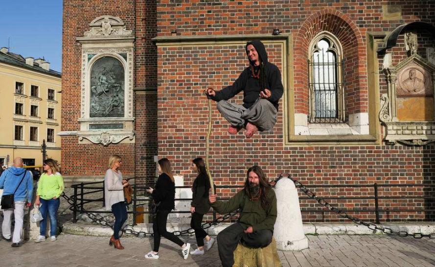 印度通天绳魔术完整版,一根绳子爬到天上魔术