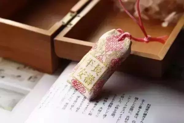 日本求的御守怎么处理,日本御守放在哪里