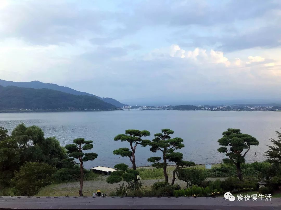 未见富士，幸运依在-秀峰阁湖月